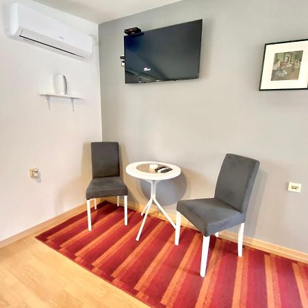 Viv Apartment 3 Nis Luaran gambar