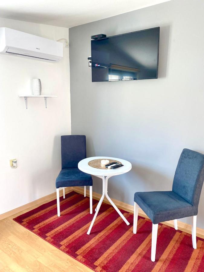 Viv Apartment 3 Nis Luaran gambar