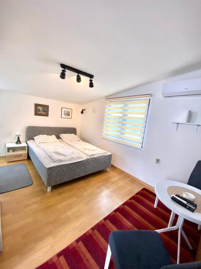 Viv Apartment 3 Nis Luaran gambar
