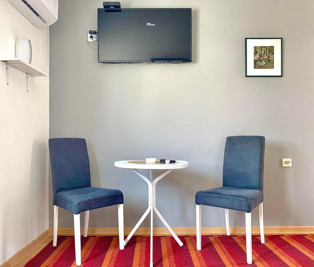 Viv Apartment 3 Nis Luaran gambar